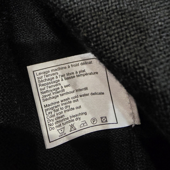 CHANEL Uniform Bow Cardigan with CC Pocket - Picture 4 of 8